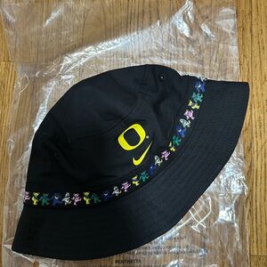 Nike x Oregon ducks × Grateful Dead ducks bucket hat 
Brand new